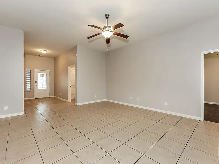 4144 Tower Ln — Photo 5