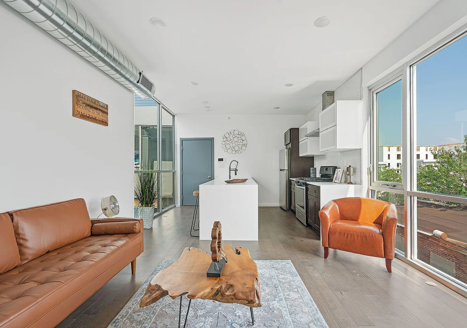 2 bed, 900 sqft, $1,995 — Photo 3