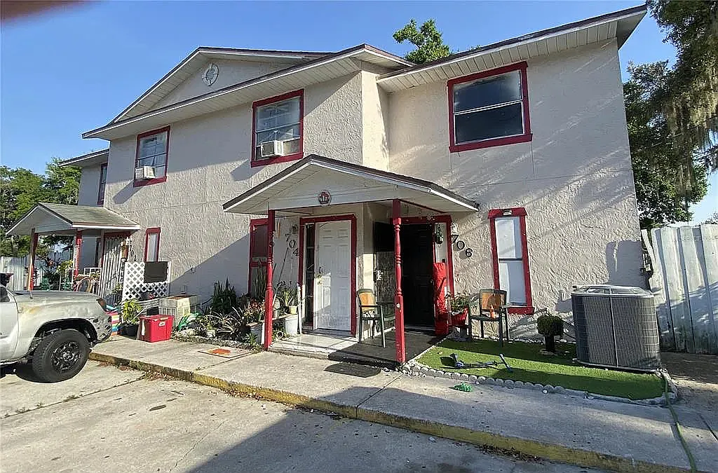 3 bed, 1100 sqft, $2,000 — Photo 1