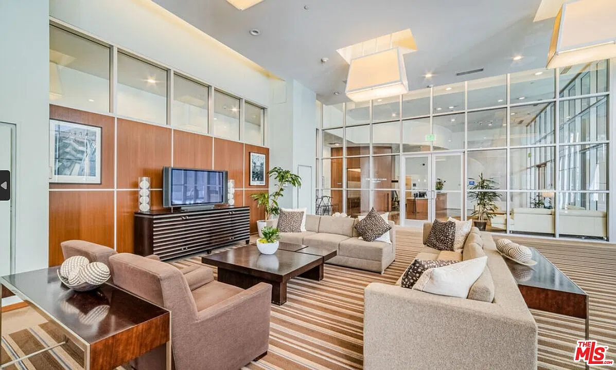2 bed, 2.0 bath, 1580 sqft, $5,000 — Photo 4
