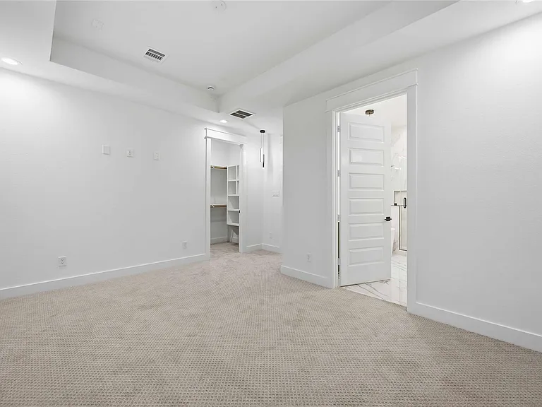 6627 Katarani Dr — Photo 22