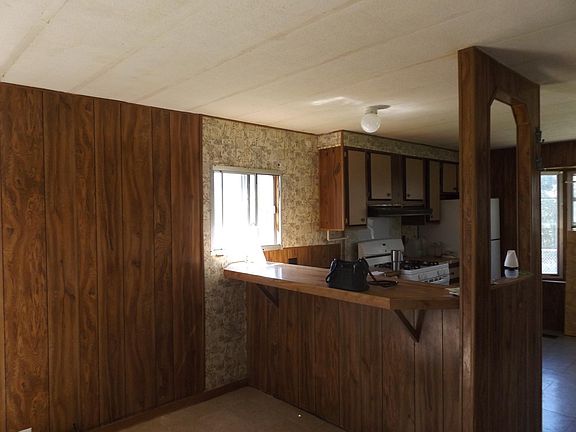 Bar area to kitchen