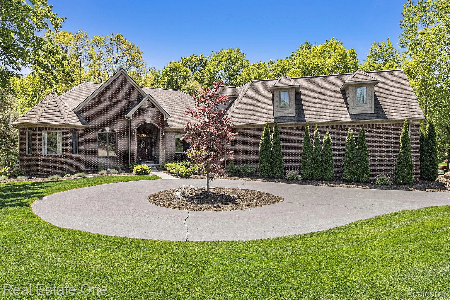 2495 Overbrook photo 1