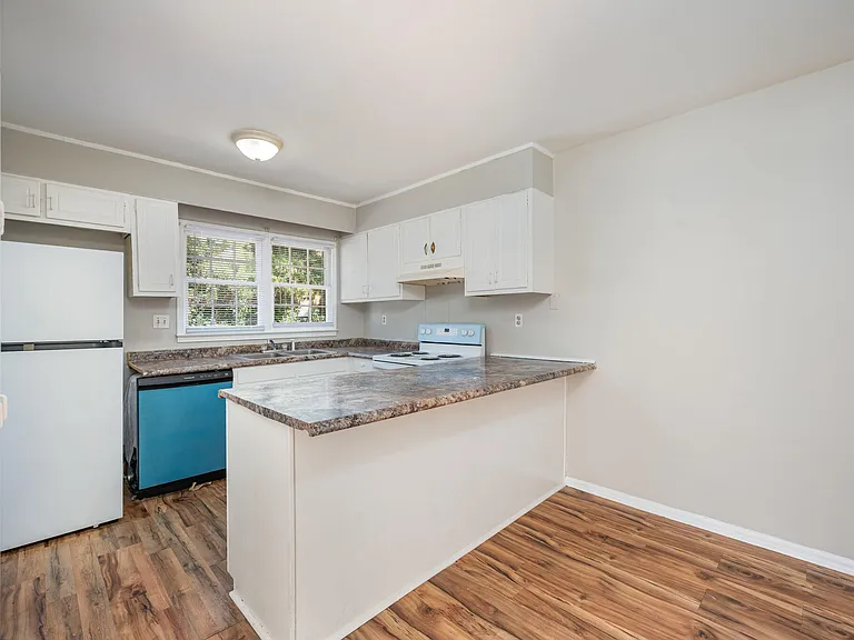 104 Deblyn Ct — Photo 7