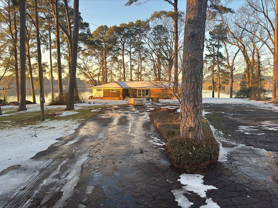 2nd image of 230 Shore Cir