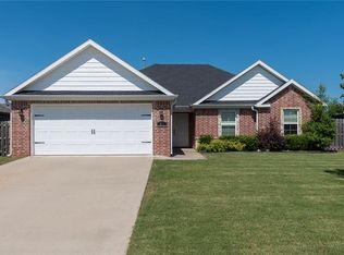 500 SW Arch St, Bentonville, AR 72712
