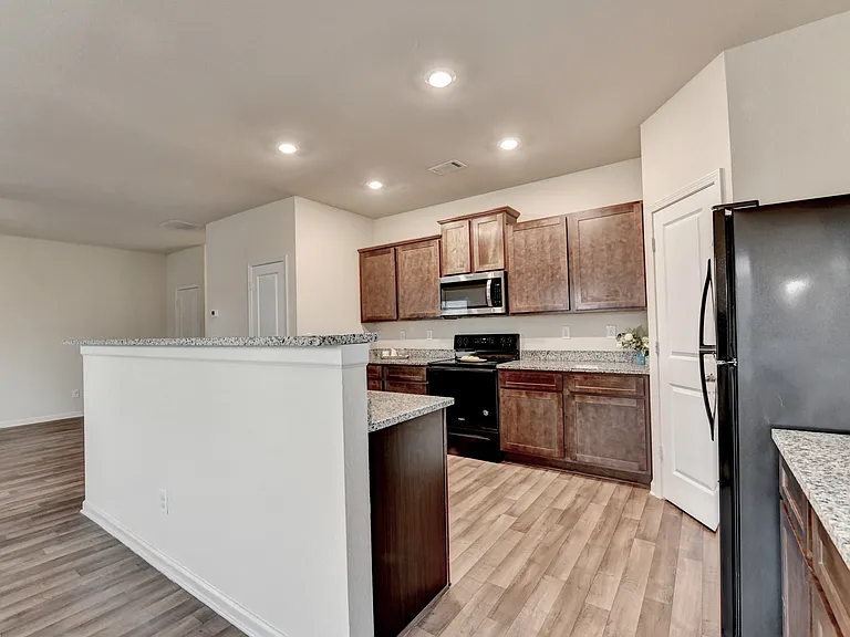 811 Independence Ave — Photo 13