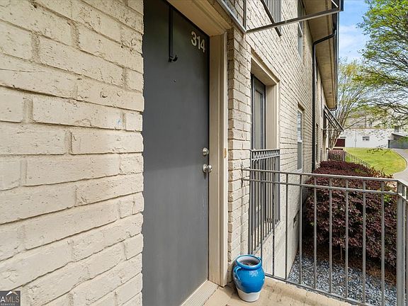 2nd image of 2023 Oakview Rd SE #C314