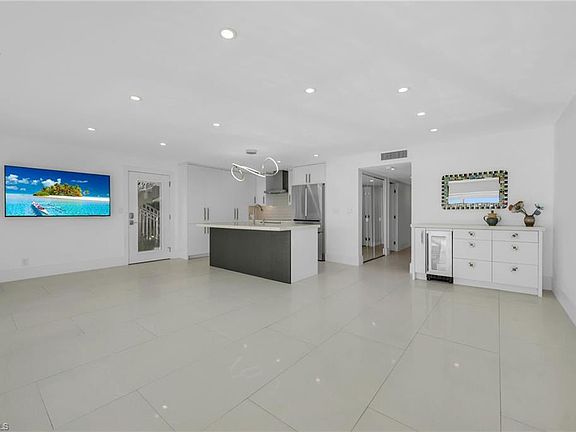 5th image of 2800 Gulf Shore BLVD N #101