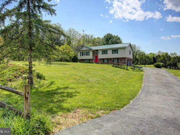 848 Carey Dr, Chambersburg, PA 17202