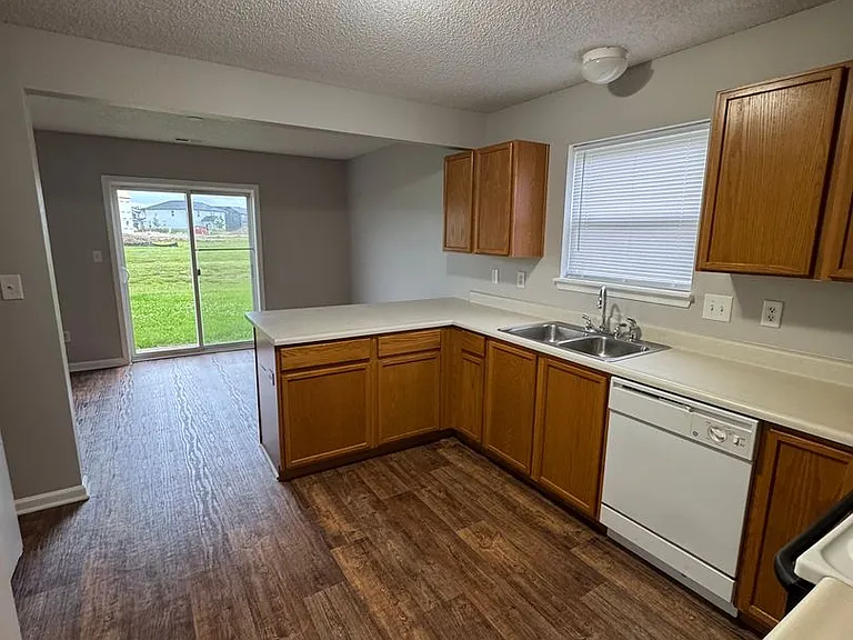 644 Springtree Ln — Photo 11