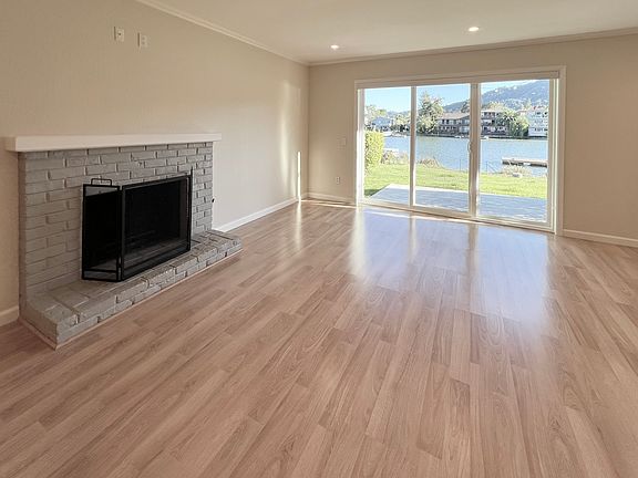 3rd image of 1059 S Eliseo Dr