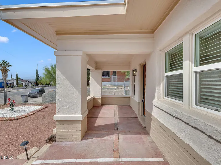 2723 Grant Ave — Photo 3