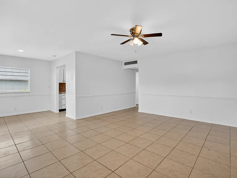 202 Bedford Trl — Photo 11