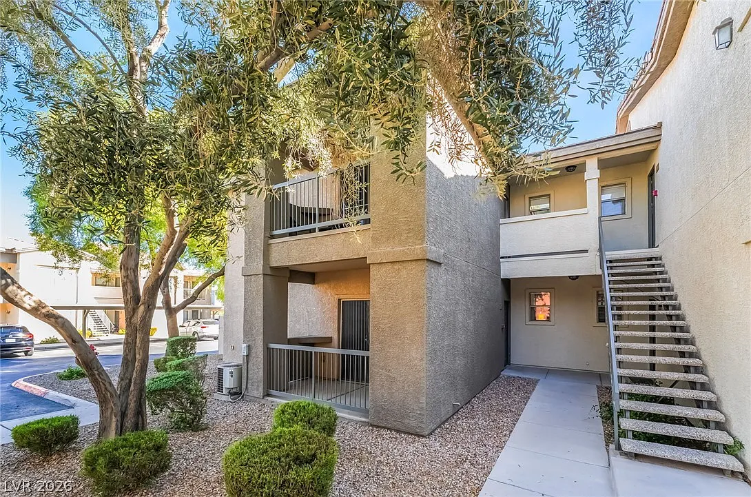 1 bed, 1.0 bath, 690 sqft, $1,145 — Photo 3