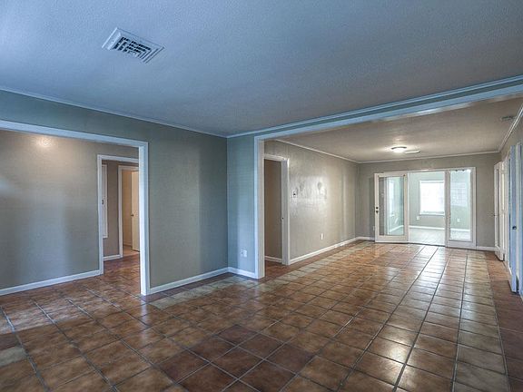 3rd image of 9323 Meadowbriar Ln