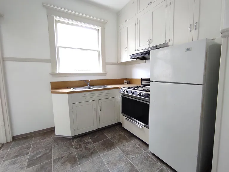 2265 NW Hoyt St #3 — Photo 8