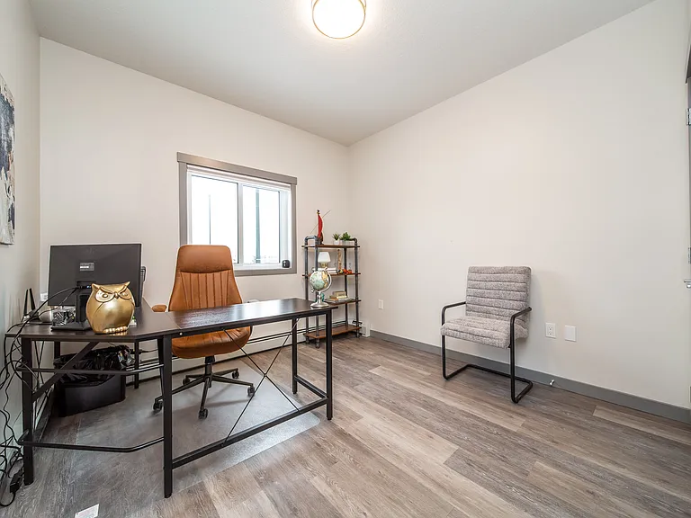 730 Tamarack Way NW — Photo 11