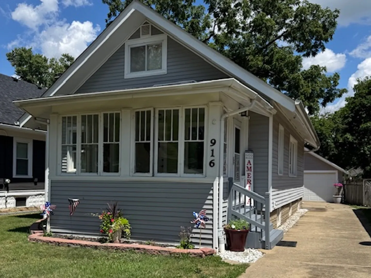 916 Pearl St photo 1