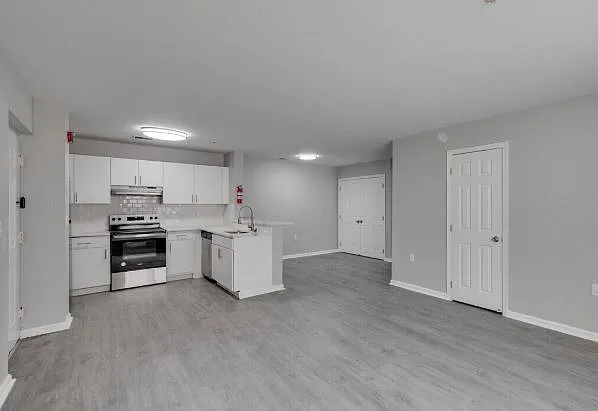 228 W 4th St #3A — Photo 5