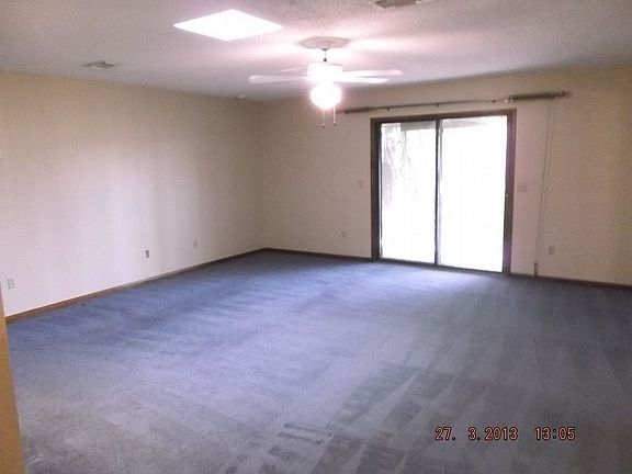 3rd image of 44147 Woodside Ln