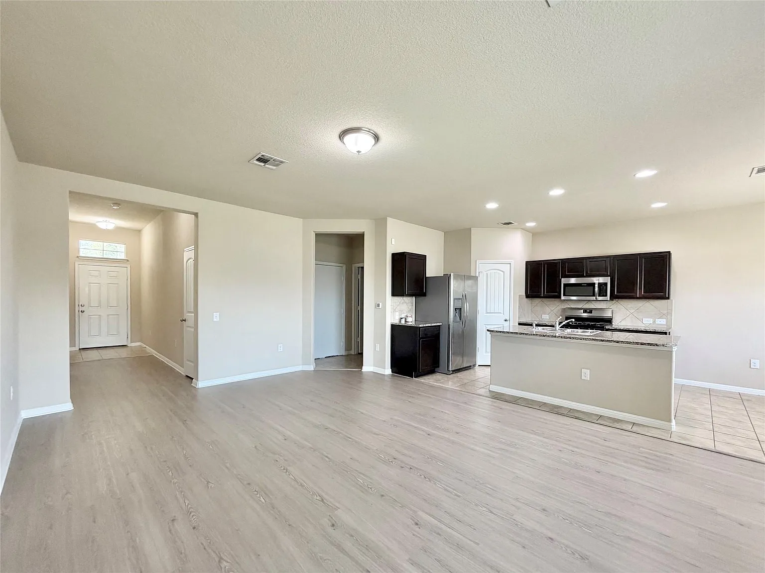 3 bed, 2.0 bath, 1550 sqft, $2,195 — Photo 3