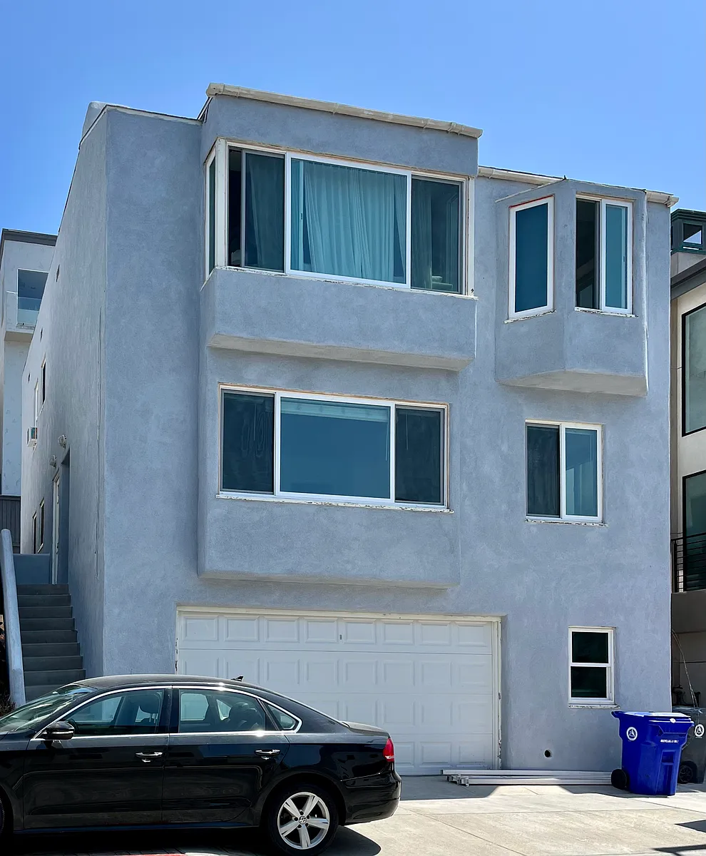 Building Photo - 3012 Manhattan Ave #1/2