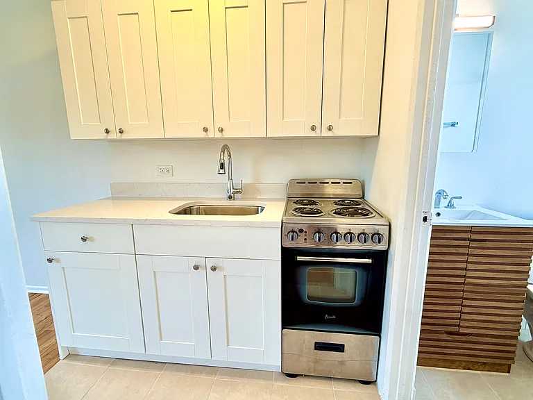 945 Troost Ave #12 — Photo 5