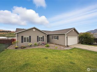 121 Pryor Dr, Pateros, WA 98846
