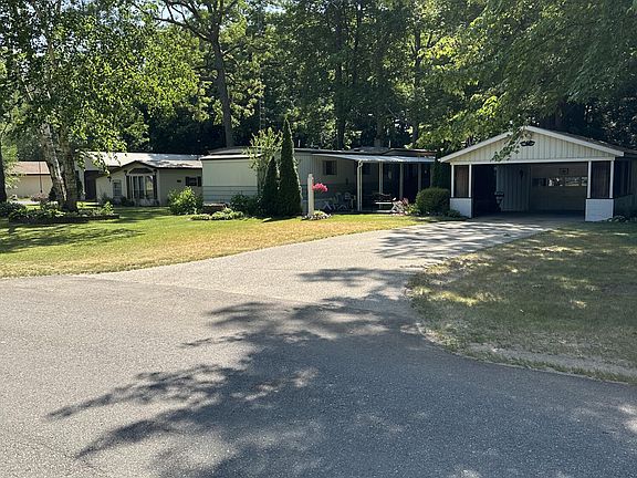 3rd image of 8417 Robinhood Dr