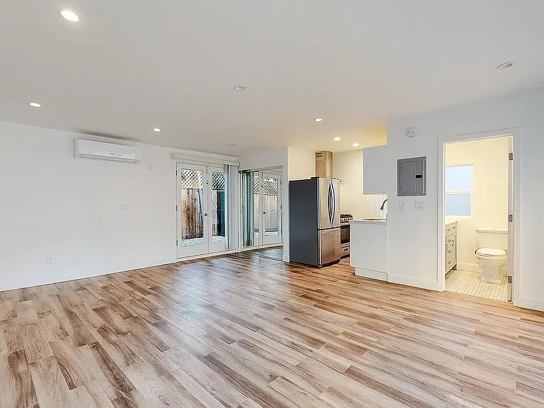 363 Huntley Dr — Photo 21