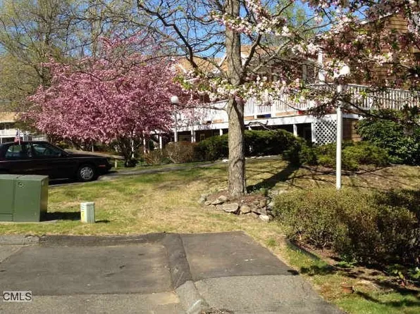 21 Hidden Knolls Cir, Monroe, CT 06468