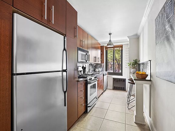 3rd image of 195 Willoughby Ave APT 106