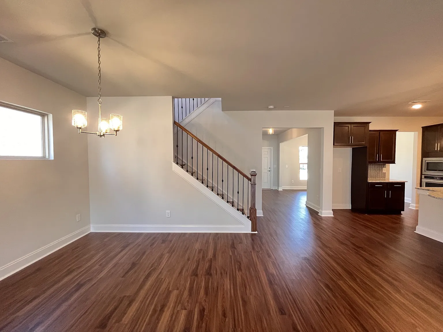 5 bed, 3533 sqft, $3,350 — Photo 4
