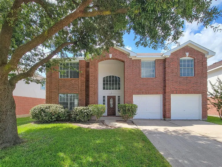 19726 Lindenfield Ct — Photo 2