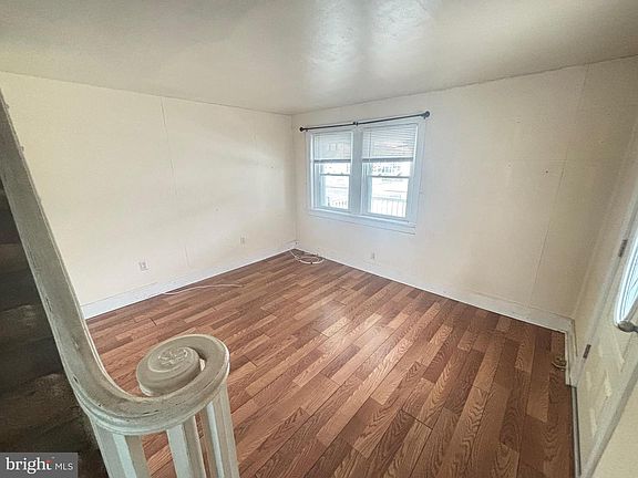3rd image of 422 Hulme St
