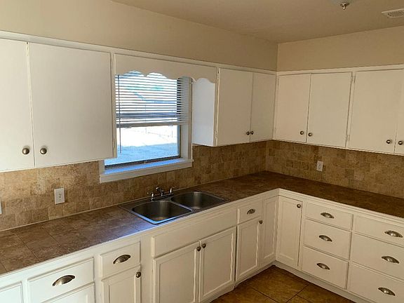 4th image of 1606 San Fernando Dr