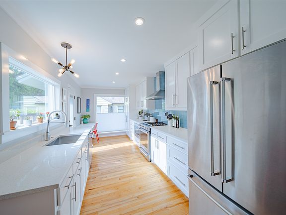 5th image of 627 N Oak Cliff Blvd