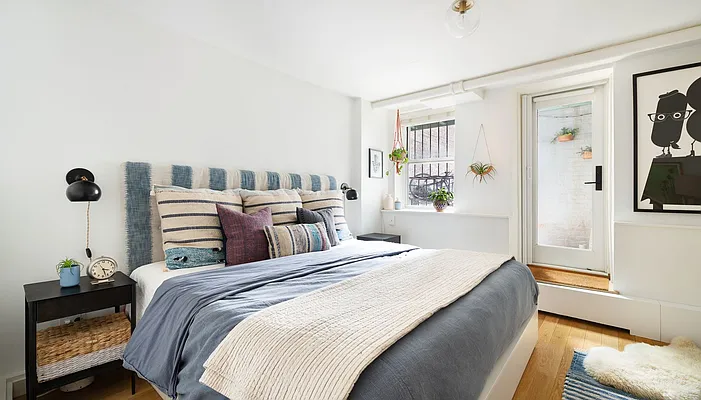 Sold by Compass | media 5