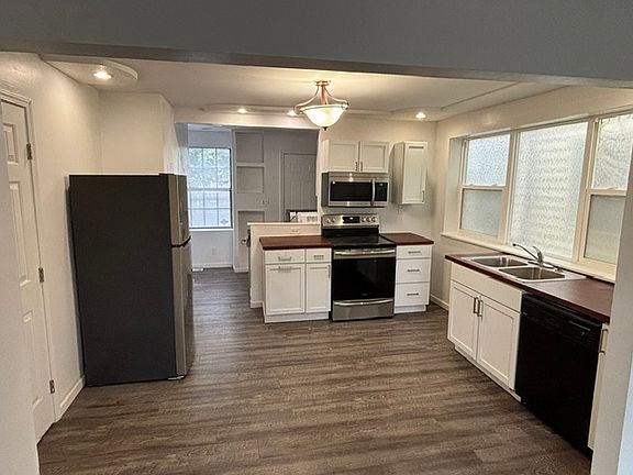 3rd image of 120 E 27th St
