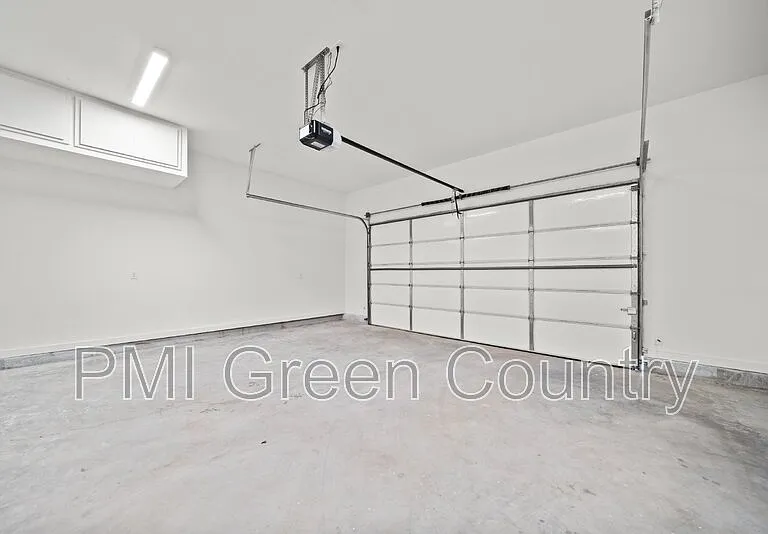 118 E Elgin St — Photo 33