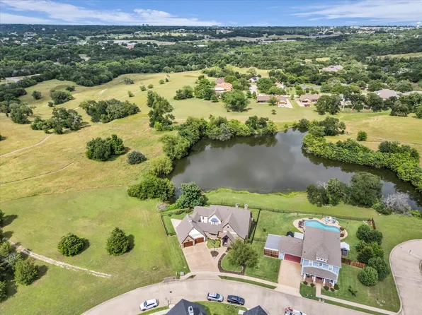 404 Charleston Park Dr, Woodway, TX 76712
