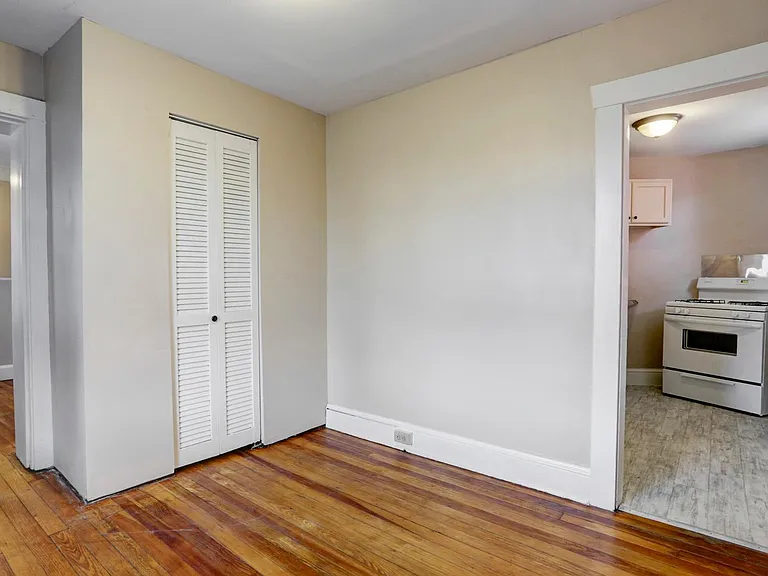102 N Plum St — Photo 13