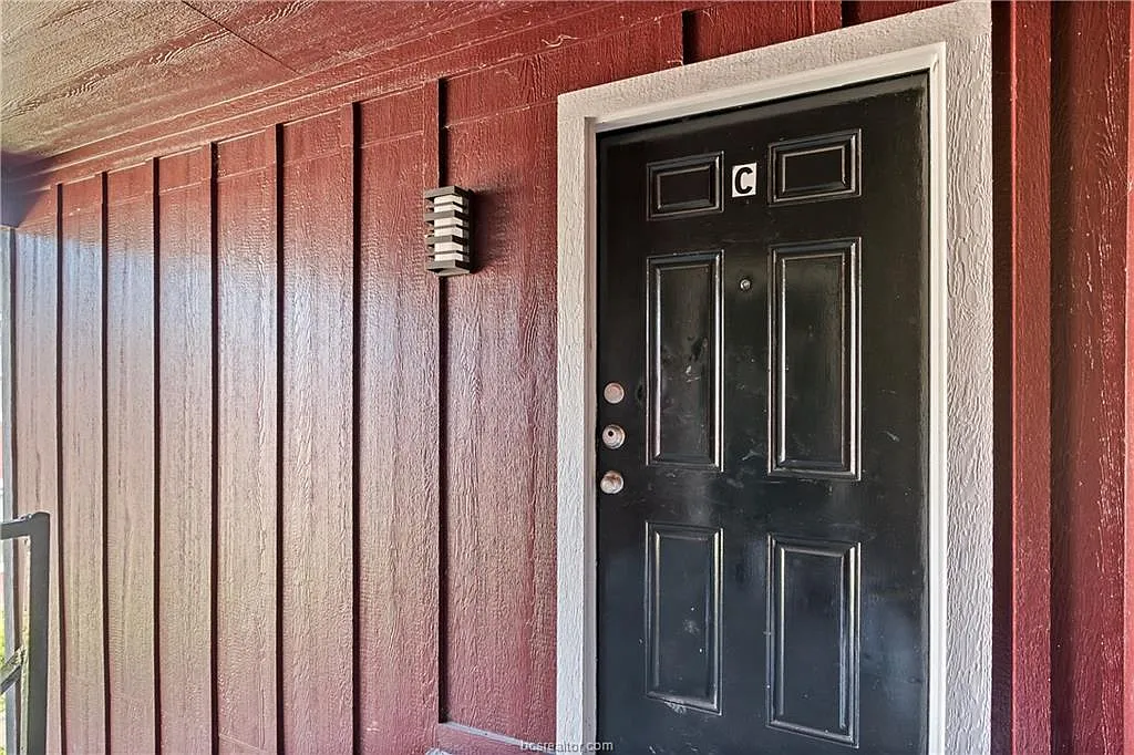 2 bed, 798 sqft, $1,200 — Photo 1