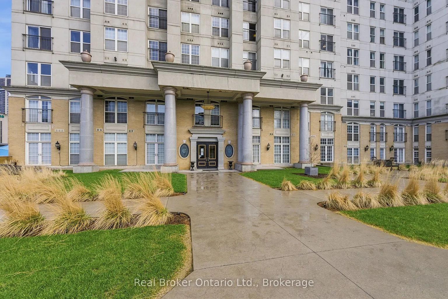 135 James St S #1204 photo 1