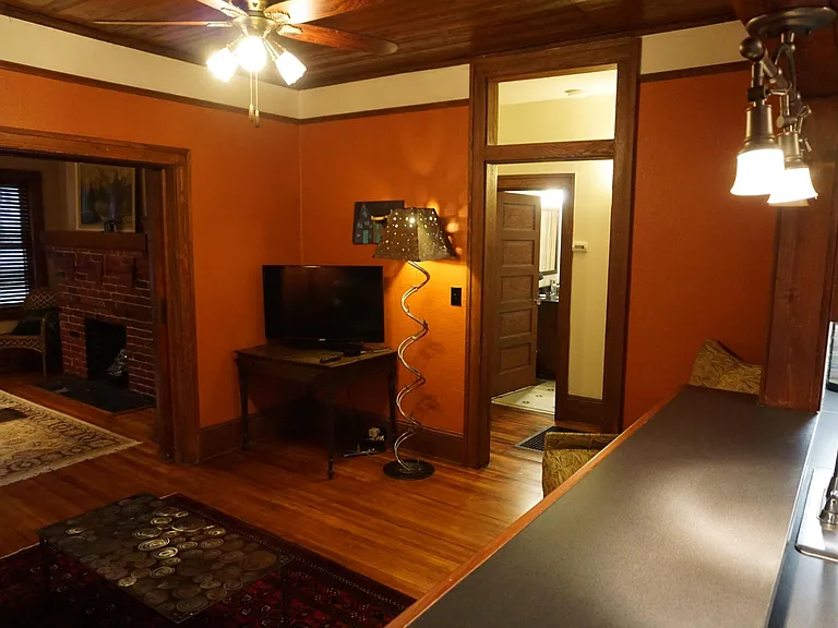 175 W Chestnut St — Photo 6