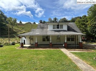 424 Greer Ln, Vilas, NC 28692