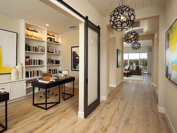 Orchard Trails Plan 1 Entryway