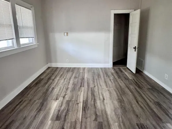 1113 S 30th Ave, Omaha, NE 68105