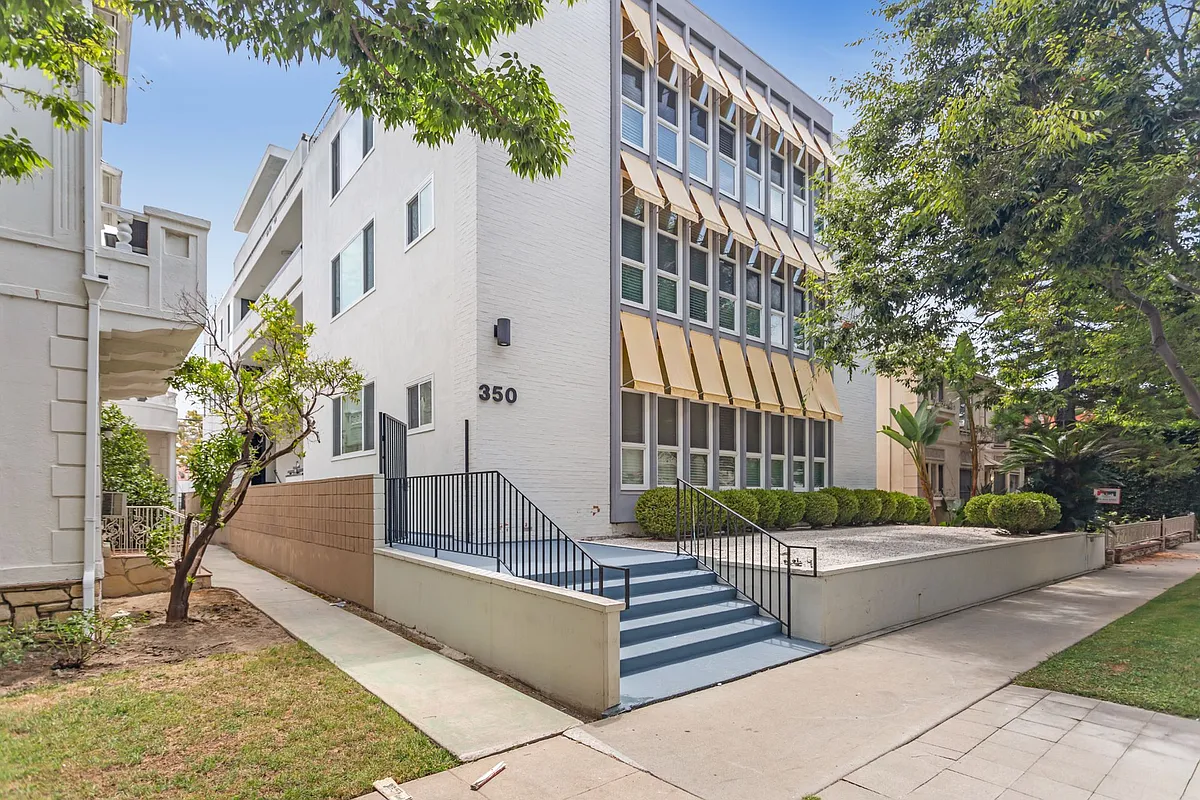 Building Photo - 350 S Reeves Dr